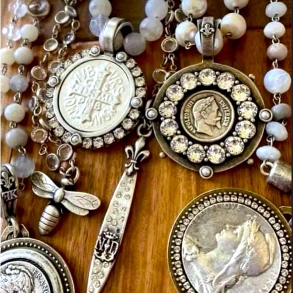 ⚜️1 LB Pendant & Charm Jewelry Lot⚜️ - Picture 2 of 5